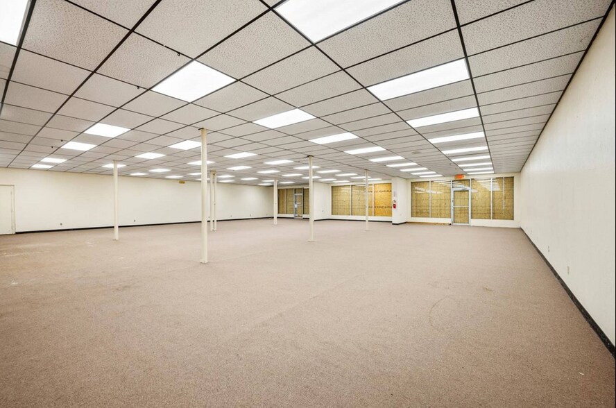 More Photos Of 1511 NW Cache Rd, Lawton General Retail For Sale