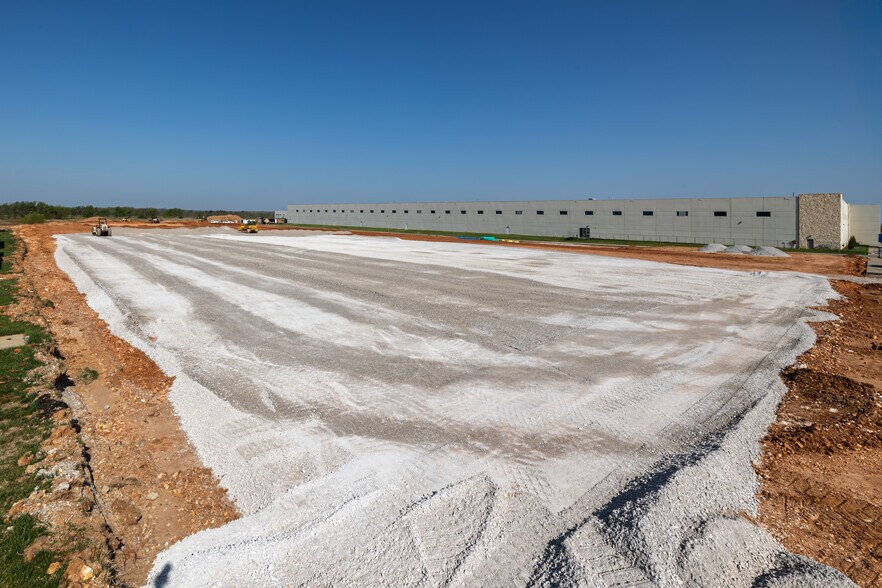More Photos Of 5100 SW Regional Airport Blvd, Bentonville Warehouse For Lease