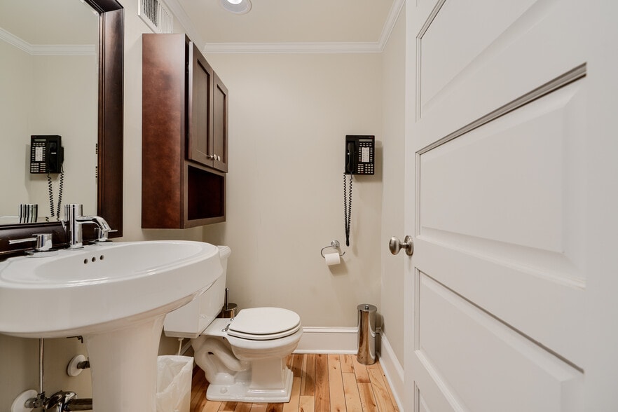 More Photos Of 3211 Eastern Ave, Baltimore Office For Sale