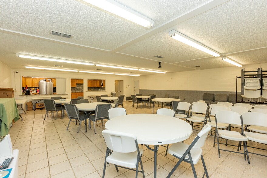 More Photos Of 201 Ragland St, Palestine Religious Facility For Sale