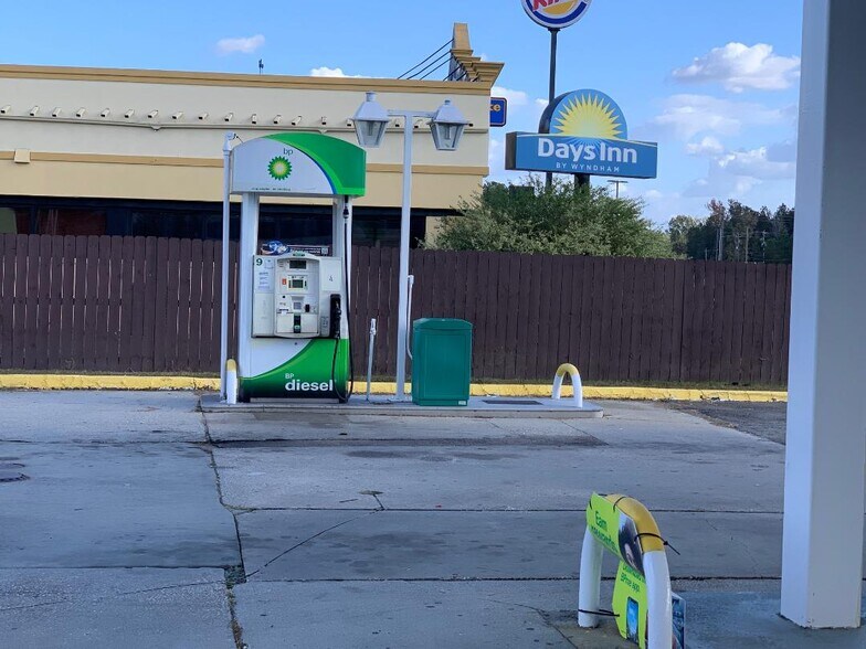 More Photos Of 2101 Cedar Creek Rd, Fayetteville Service Station For Sale