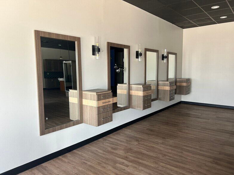 More Photos Of 338 S Andover Rd, Andover General Retail For Lease