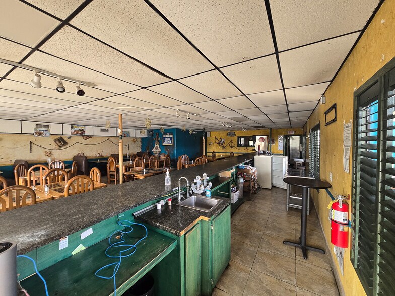 More Photos Of 2418 W Palma Vista Dr, Palmview General Retail For Lease