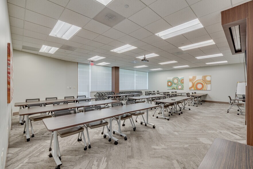 More Photos Of 16000 N Dallas Pky, Dallas Office For Lease