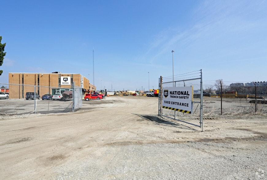 More Photos Of 249 W Lake St, Elmhurst Warehouse For Sale