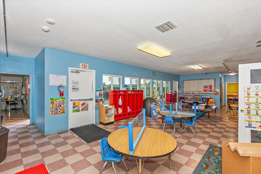 More Photos Of 1455 E Lynwood Dr, San Bernardino Schools For Sale