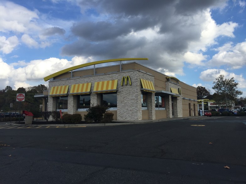 Primary Photo Of 901-913 Oak Tree Ave, South Plainfield General Retail For Lease