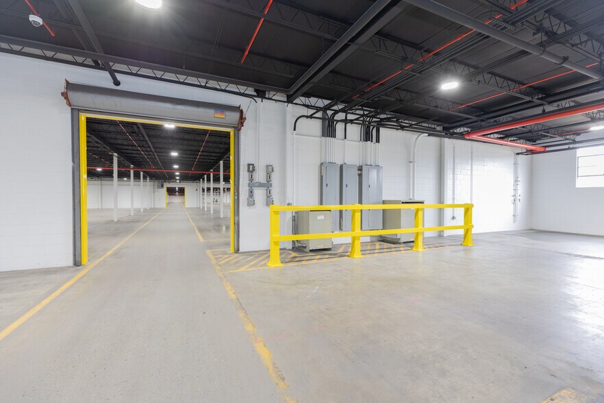 More Photos Of 955 E Diamond Ave, Evansville Manufacturing For Lease