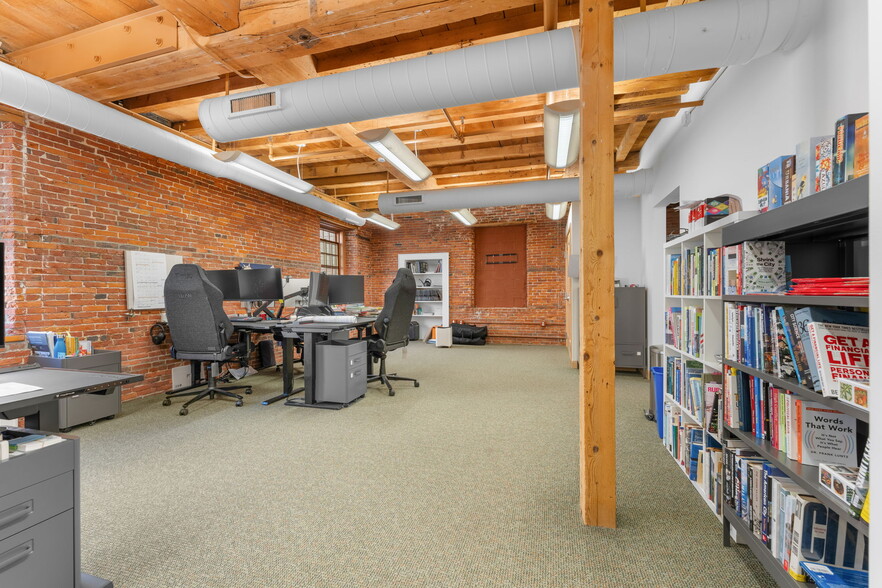 More Photos Of 40R Merrimac St, Newburyport Loft Creative Space For Lease