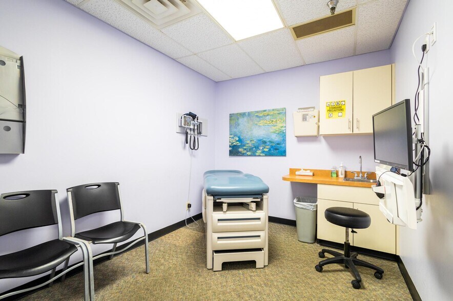 More Photos Of 3045 Pennsylvania Ave, Weirton Medical For Sale