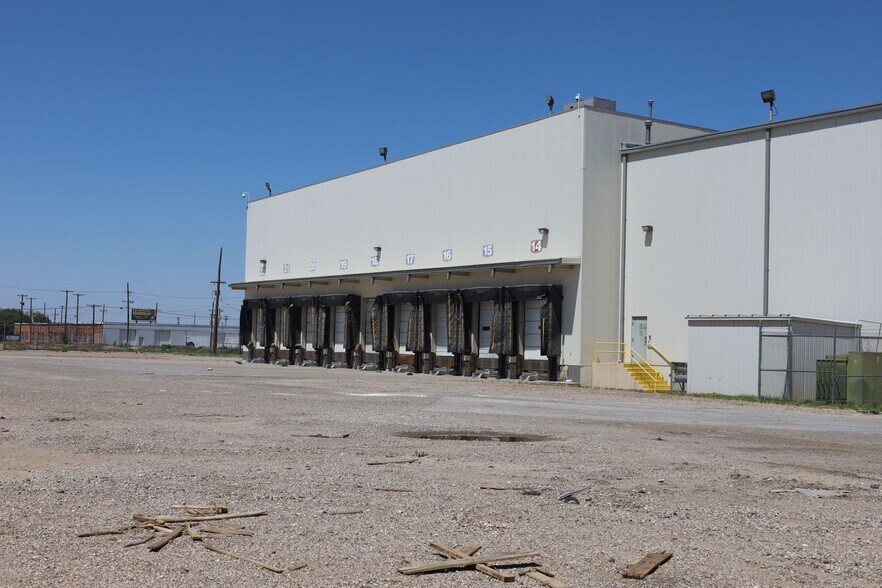 More Photos Of 3203 Avenue B, Lubbock Food Processing For Lease