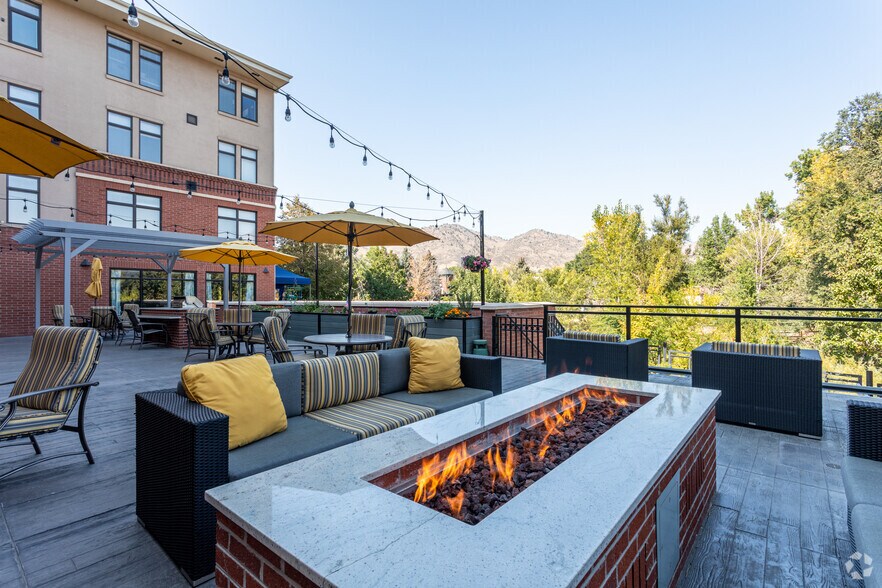 More Photos Of 1027 Washington Ave, Golden Apartments For Lease