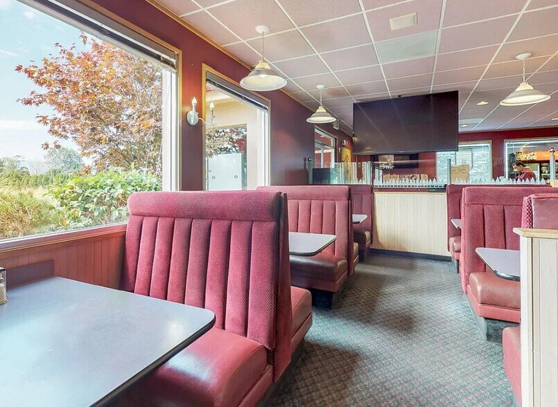 More Photos Of 1875 Riverwalk Dr, Fortuna Restaurant For Sale