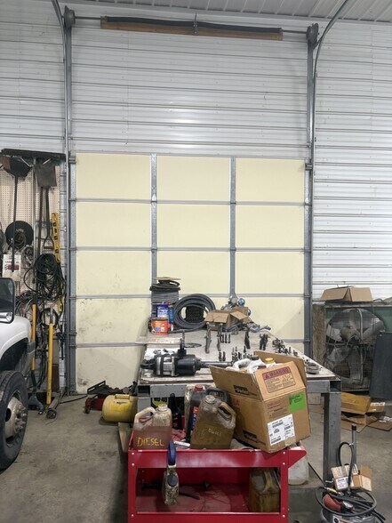 More Photos Of 11628 Iris Rd, Neosho Industrial For Sale