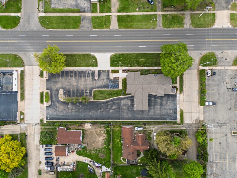 More Photos Of 29049 Joy Rd, Westland Bank For Lease