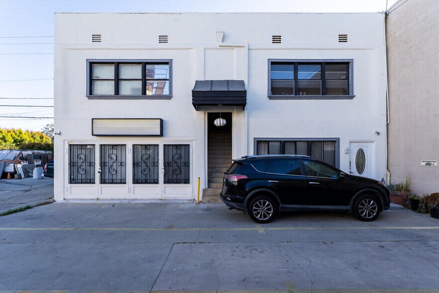 More Photos Of 2245-2251 Westwood Blvd, Los Angeles Storefront For Sale