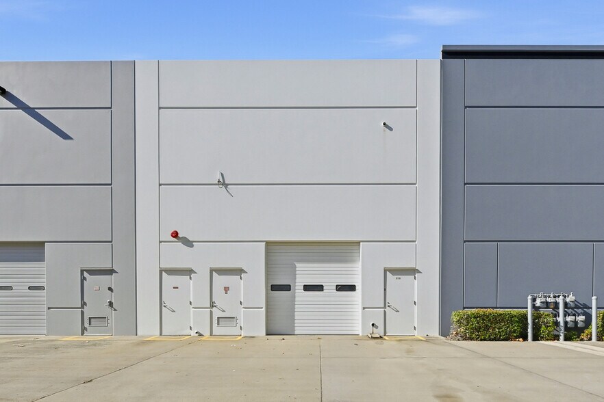 More Photos Of 2130-2162 Ringwood Ave, San Jose Showroom For Sale