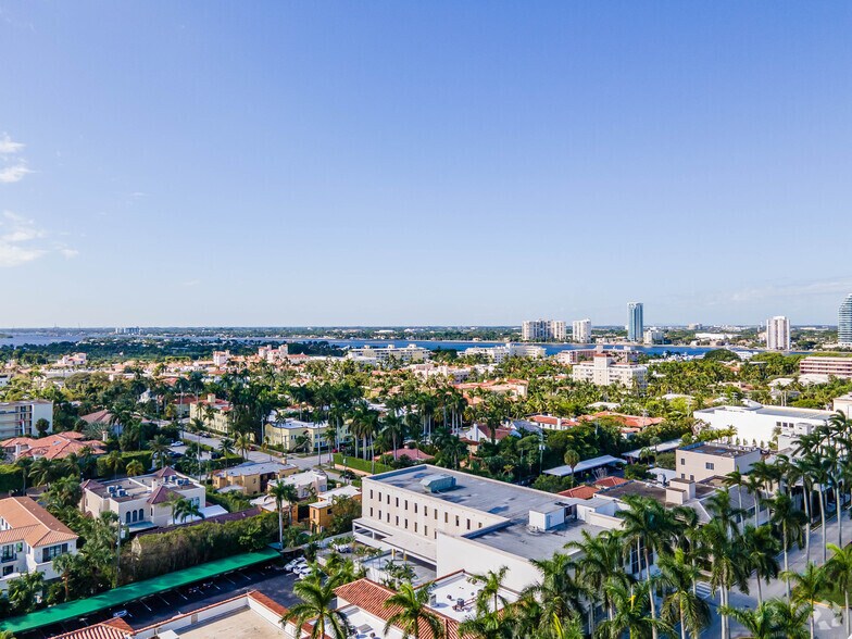 More Photos Of 250 Royal Palm Way, Palm Beach Office For Lease
