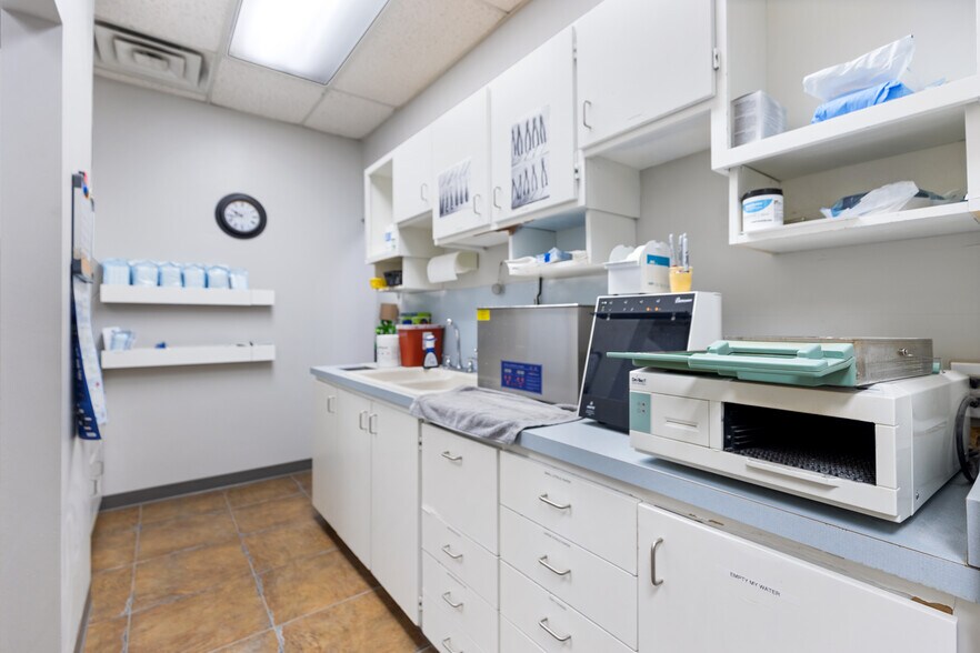 More Photos Of 5676 W Skelly Dr, Tulsa Medical For Sale