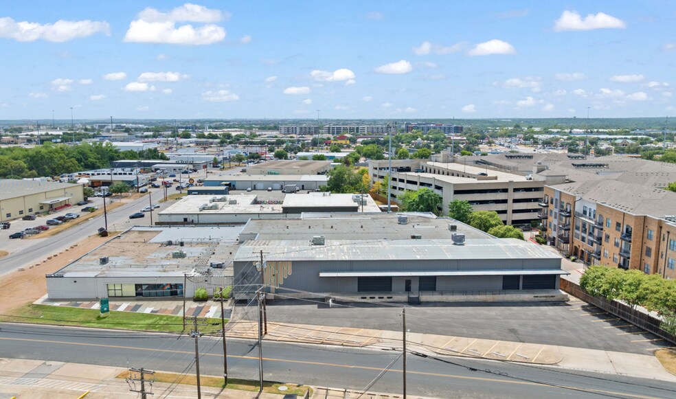 More Photos Of 211 E Alpine Rd, Austin Light Distribution For Lease