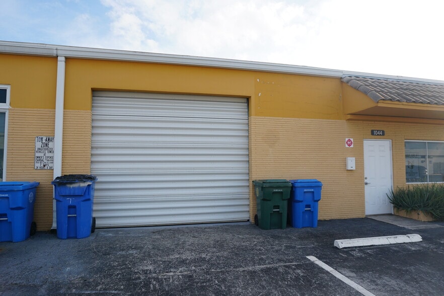 More Photos Of 1042-1048 NE 44th St, Oakland Park Industrial For Lease