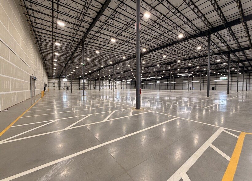 More Photos Of 211 Watkins Rd, Battle Creek Distribution For Lease