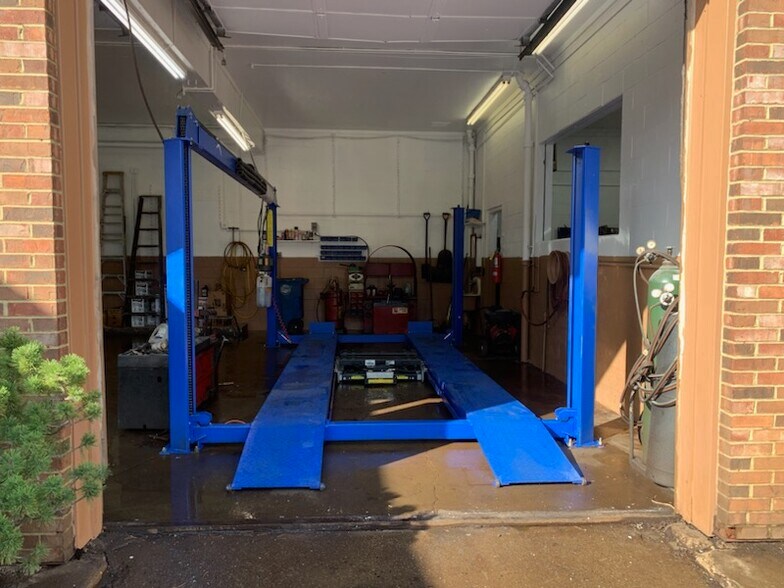 More Photos Of 5703 Fleet Ave, Cleveland Auto Repair For Sale
