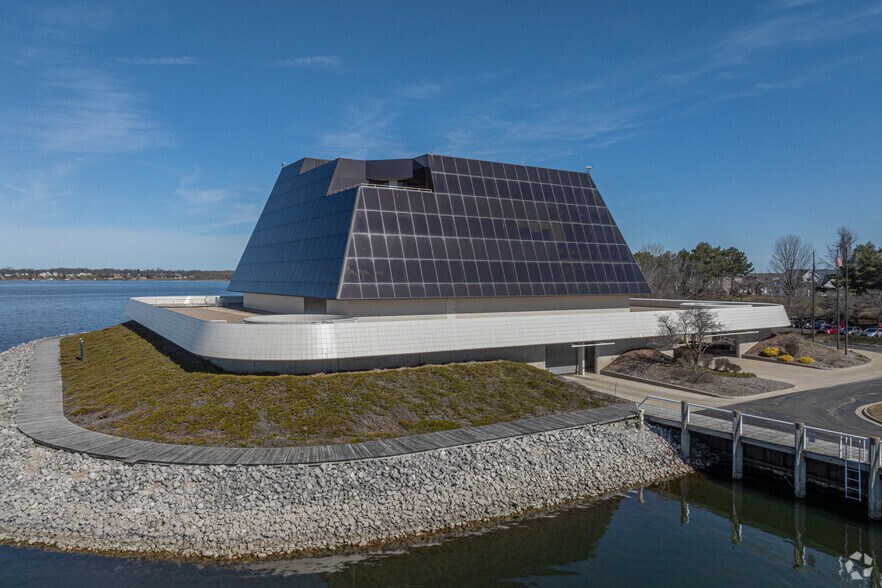 More Photos Of 700 Terrace Point Rd, Muskegon Medical For Lease