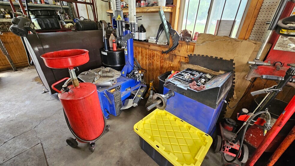 More Photos Of 4114 E Michigan Ave, Jackson Freestanding For Sale