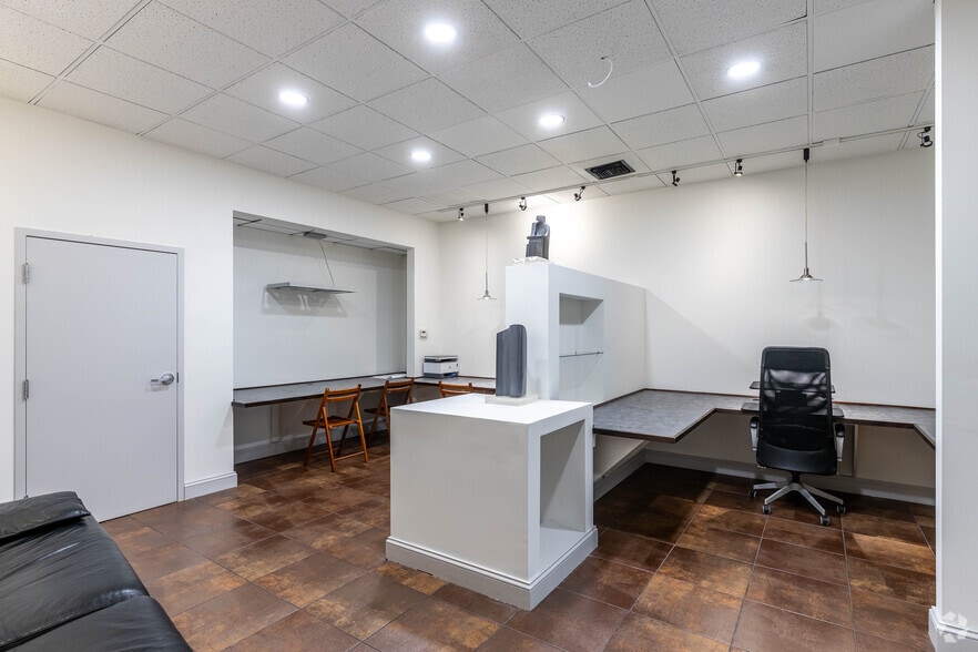 More Photos Of 101 SE 2nd Ave, Delray Beach Restaurant For Lease