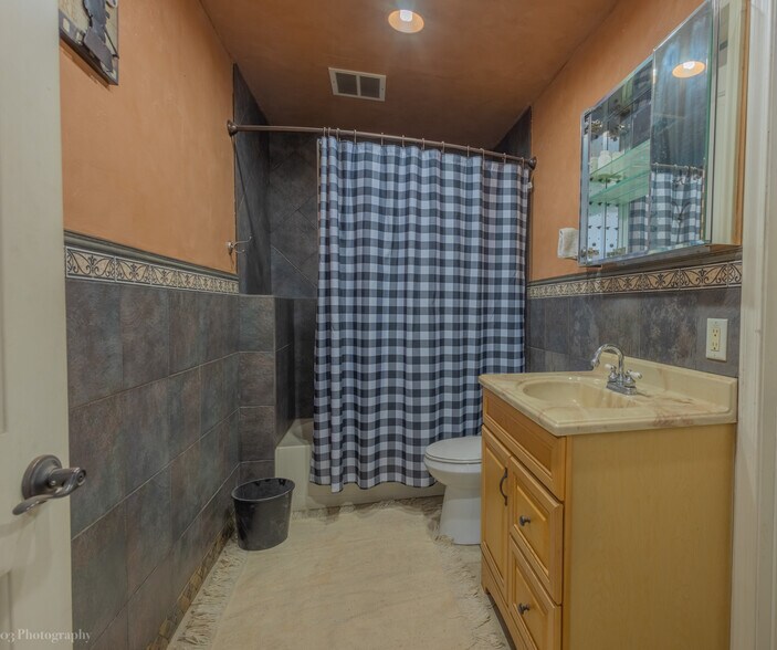 More Photos Of 6825 W Plymouth Dr, New River Flex For Sale