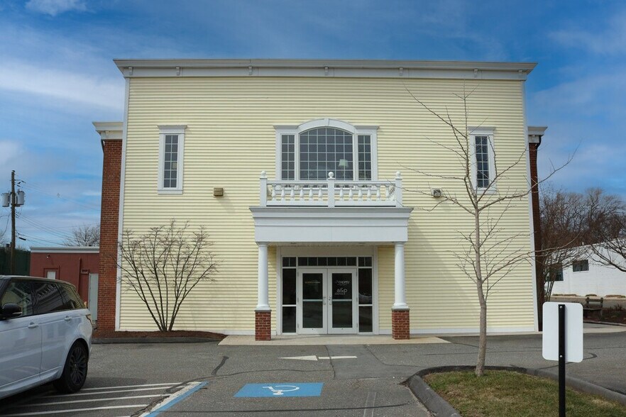 More Photos Of 162-170 Main St, Old Saybrook Storefront Retail Office For Lease