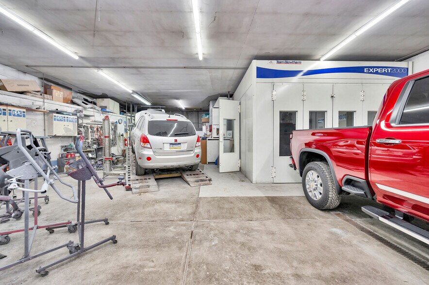 More Photos Of 186 Perry Hwy, Pittsburgh Auto Dealership For Sale