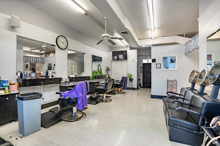 More Photos Of 8332 Richmond Hwy, Alexandria Storefront For Lease