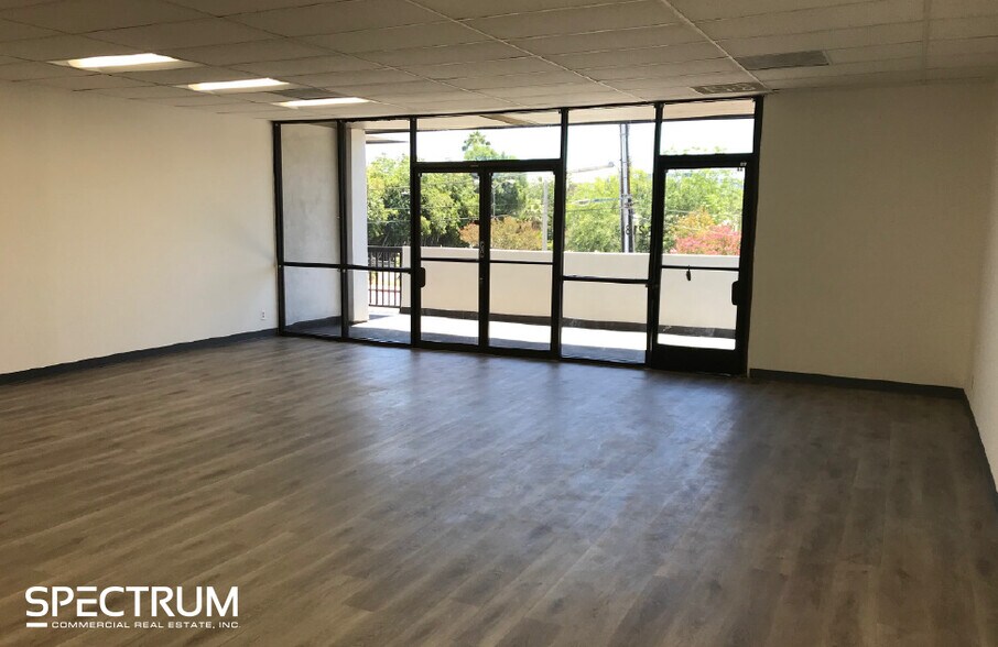 More Photos Of 21101-21163 Victory Blvd, Canoga Park Storefront Retail Office For Lease