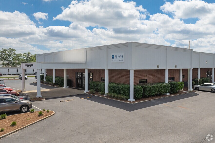 More Photos Of 1801-1821 N McKenzie St, Foley Medical For Lease