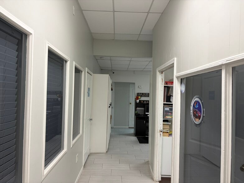 More Photos Of 1401 Cedar Post Ln, Houston Warehouse For Sale