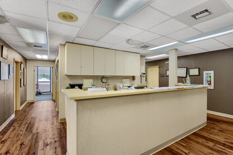 More Photos Of 425 N Highland Ave, Sherman Medical For Sale