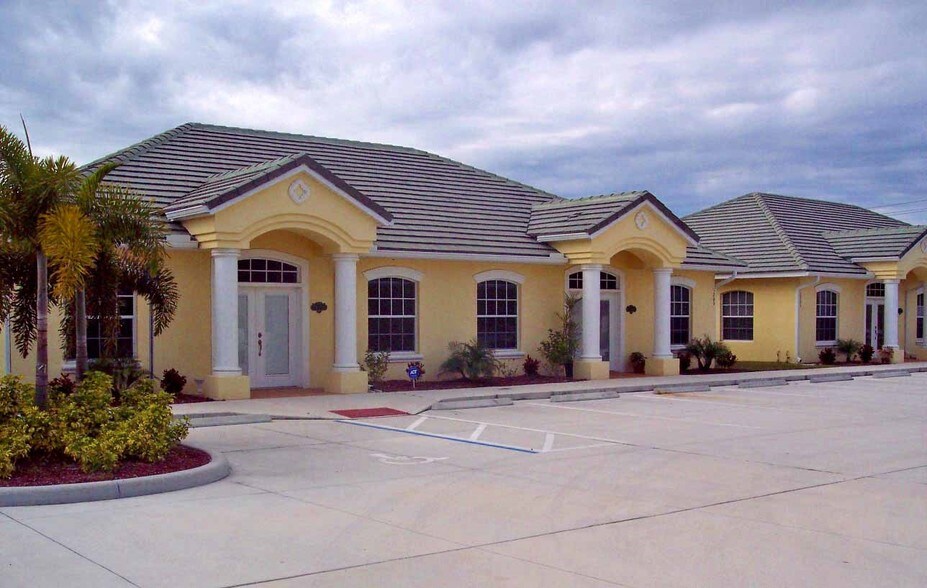 Primary Photo Of 1215-1217 Admiralty Blvd, Rockledge Office For Sale