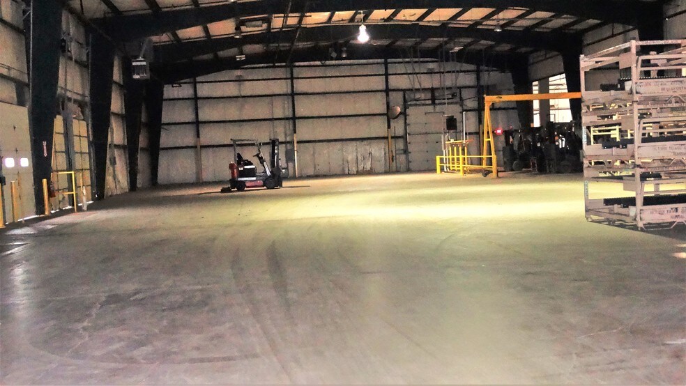 More Photos Of 2224 W College Ave, Normal Manufacturing For Lease