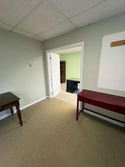 More Photos Of 1-8 Manor Dr, Hampton Medical For Lease