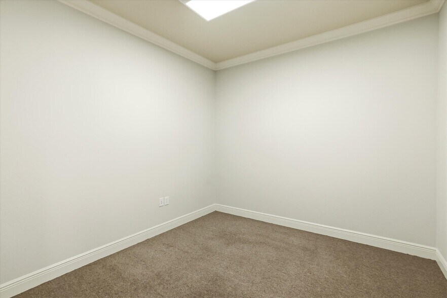 More Photos Of 2236 NE Capital Circle, Tallahassee Office For Lease