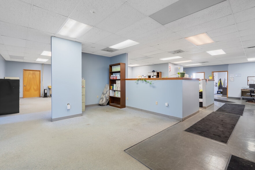 More Photos Of 532 State Fair Blvd, Syracuse Light Distribution For Sale