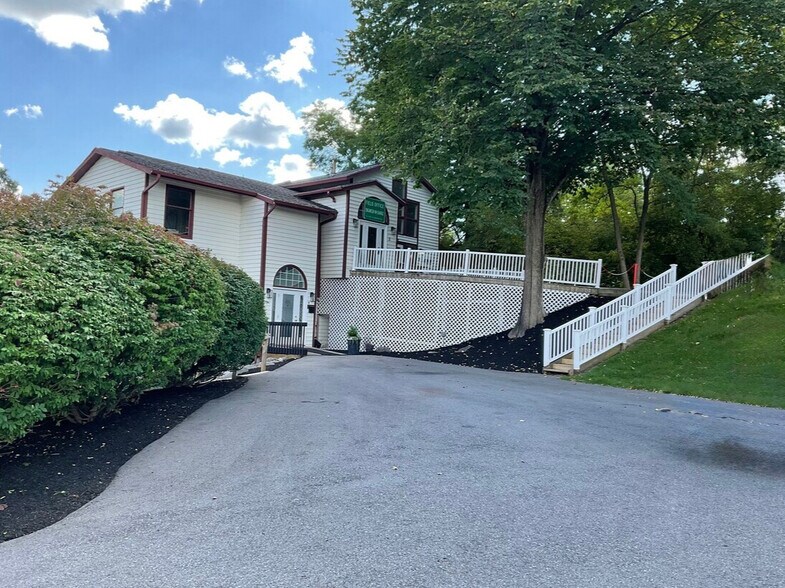 More Photos Of 4583 North St, Jamesville Loft Creative Space For Sale