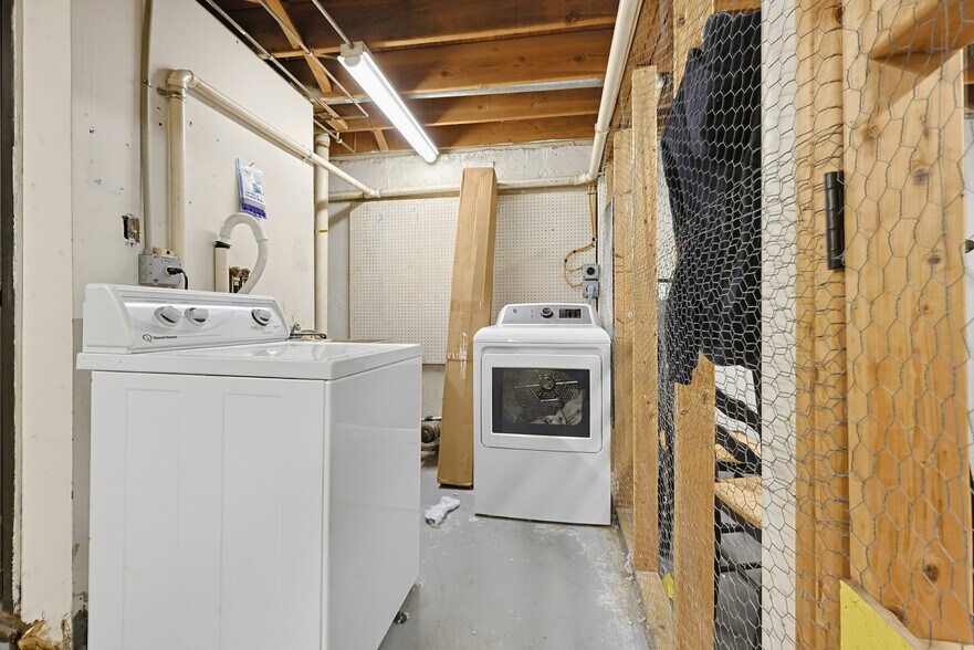 More Photos Of 24-26 Montauk Ave, New London Storefront Retail Residential For Sale
