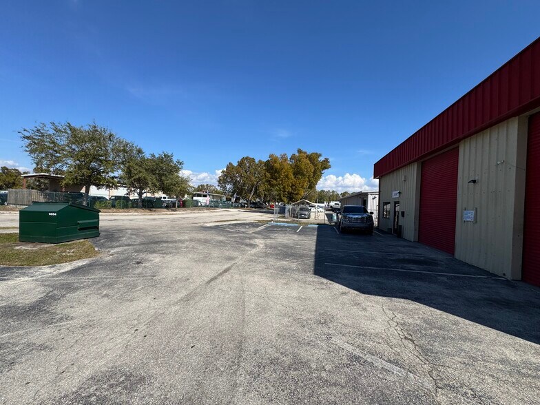More Photos Of 2420 Concorde Dr, Fort Myers Warehouse For Lease