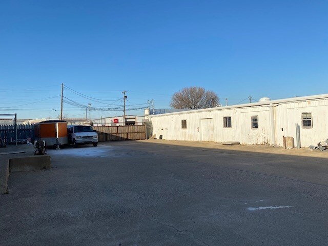 More Photos Of 118 W Fairmeadows Dr, Duncanville Showroom For Sale