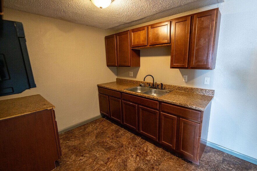 More Photos Of 300 E Windsor, Arkansas City Apartments For Sale