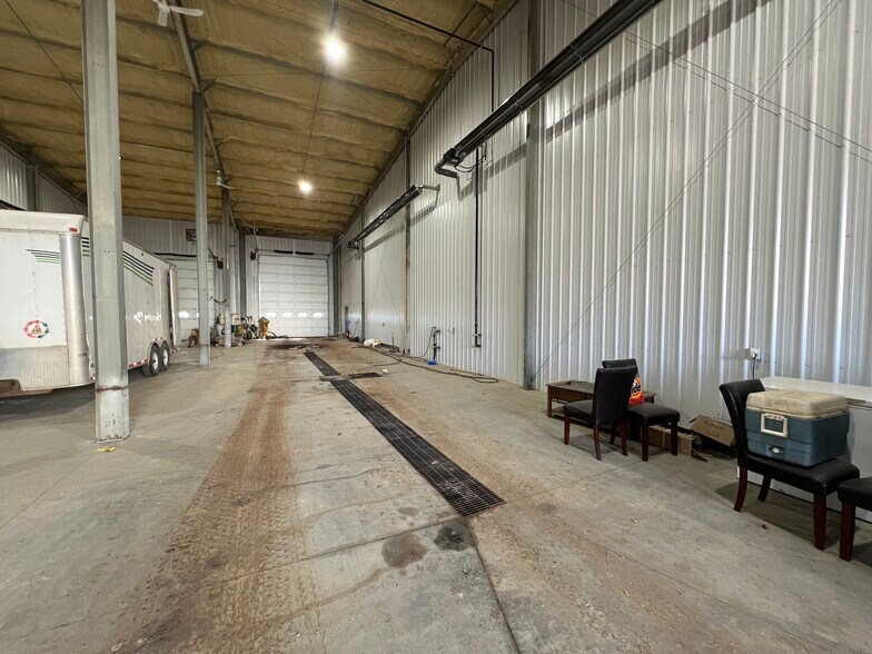More Photos Of 10661 231 St NW, Edmonton Warehouse For Sale