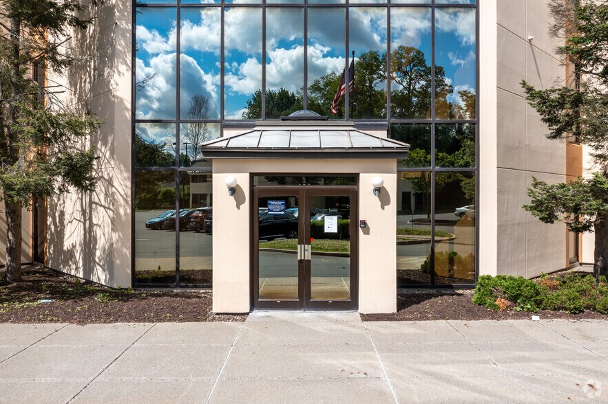 More Photos Of 401 New Karner Rd, Albany Coworking Space